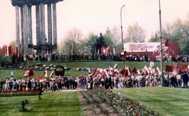Agnieszka Tarasiuk, wykład „Polskie pomniki XX wieku. Trwające, minione, niezaistniałe”