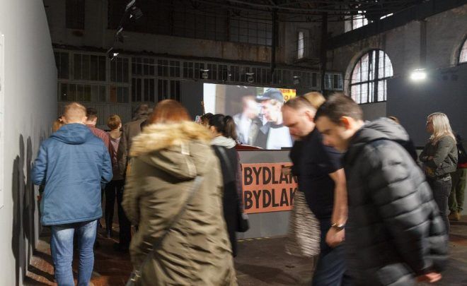 Perła na&nbsp;życzenie, czyli zwiedzanie wystawy „FOGHORN” z&nbsp;przewodnikiem