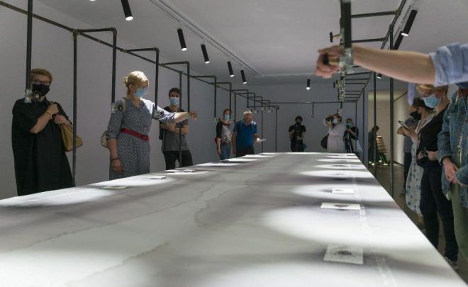 Oprowadzanie tłumaczone na&nbsp;Polski Język Migowy po&nbsp;wystawie „…daj nam dzisiaj”