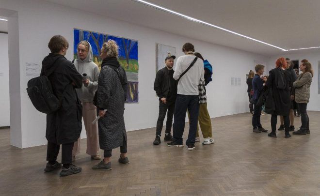 Oprowadzanie kuratorskie tłumaczone na&nbsp;język ukraiński połączone ze&nbsp;spotkaniem kobiet / КУРАТОРСЬКІ ОПРОВАДЖЕННЯ З ПЕРЕКЛАДОМ НА УКРАЇНСЬКУ МОВУ, ПОВ’ЯЗАНІ ІЗ ЗУСТРІЧЧЮ ЖІНОК