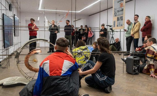 Шпацыр з беларускім гідам па выставах «Неўзабаве пасля bалянцінак» і «Карабель-прывід»